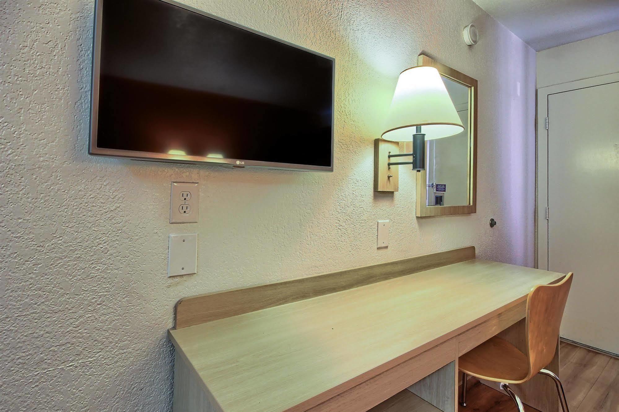 Motel 6-Fresno, Ca - Blackstone North Exterior photo