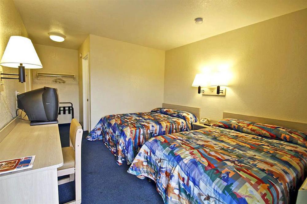Motel 6-Fresno, Ca - Blackstone North Room photo
